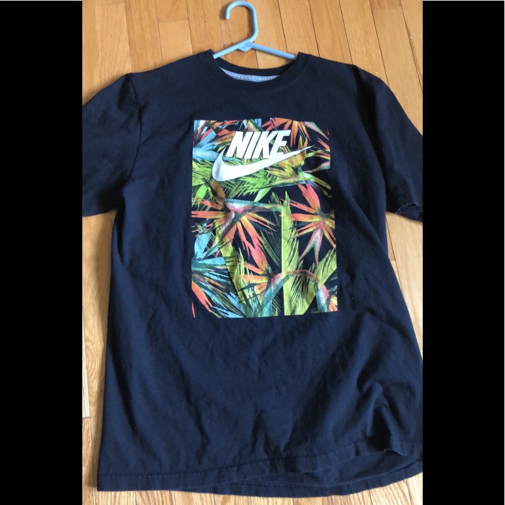 Large Nike shirt in good condition